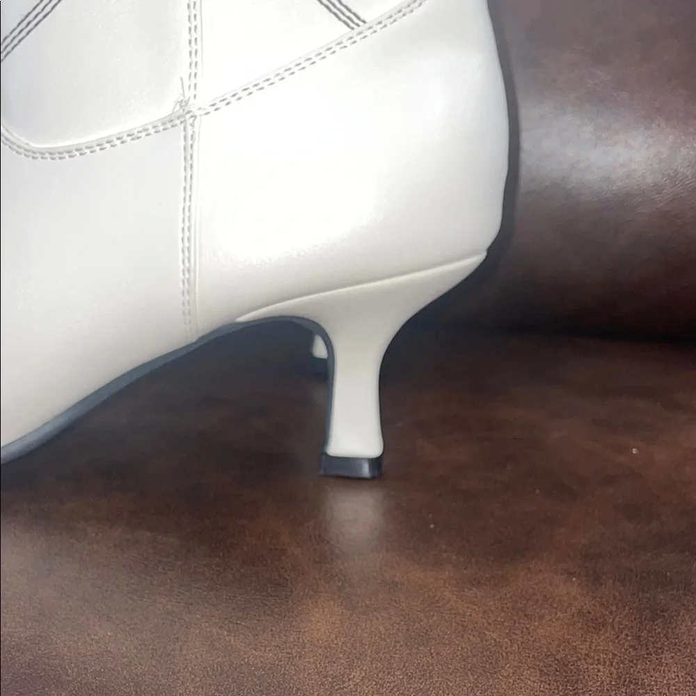 Universal Thread White Ankle Booties with Decorative Stitching (10) - Picture 7 of 13